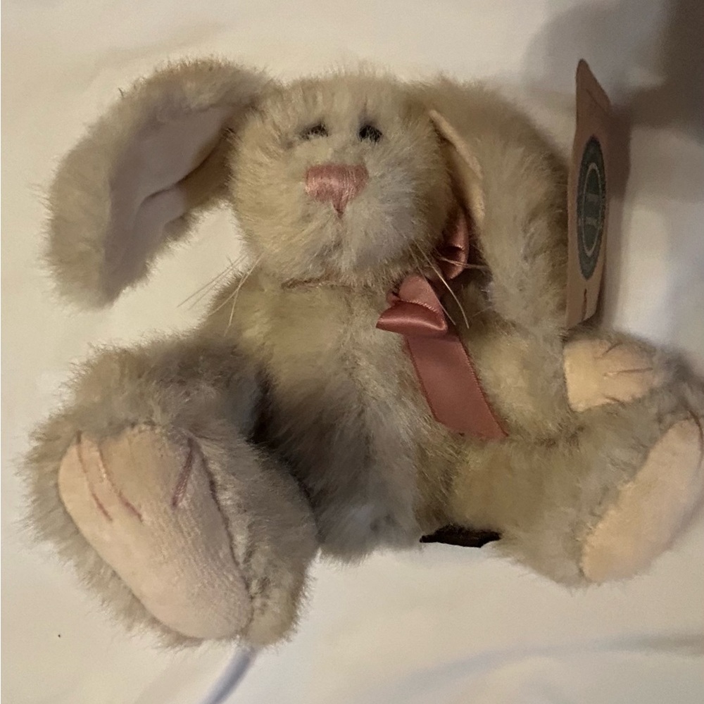 Boyds Bears Plush Bunny with Pink Accents‎